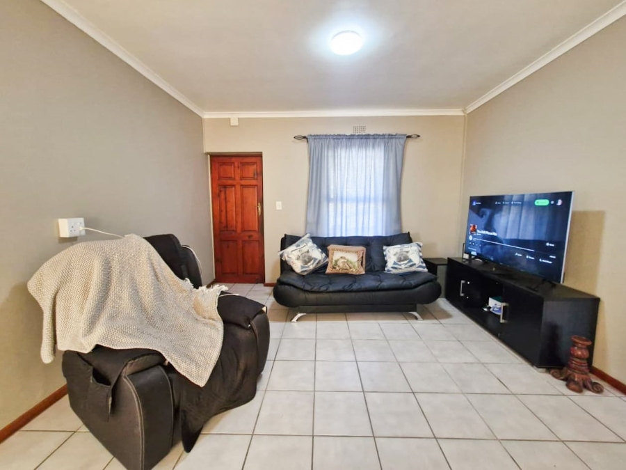 2 Bedroom Property for Sale in Protea Village Western Cape